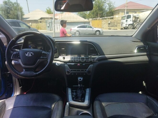 Hyundai Elantra-11