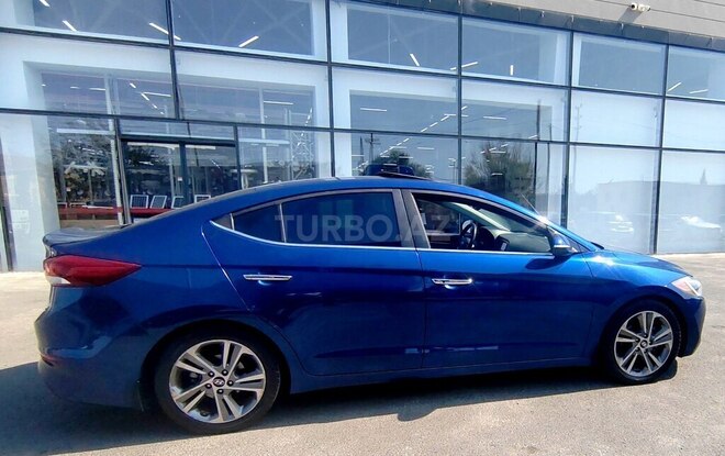Hyundai Elantra-8