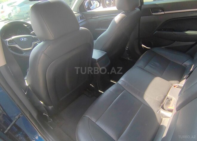 Hyundai Elantra-14