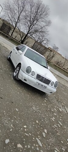 Mercedes E 230 1997, 350,000 km - 2.3 l - Quba