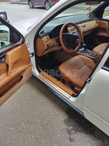 Mercedes E 230 1997, 350,000 km - 2.3 l - Quba