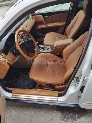 Mercedes E 230 1997, 350,000 km - 2.3 l - Quba