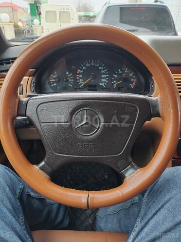 Mercedes E 230 1997, 350,000 km - 2.3 l - Quba