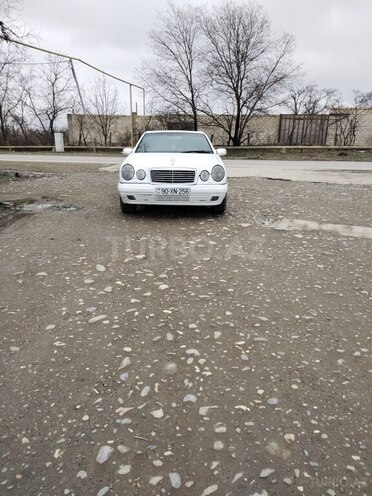 Mercedes E 230 1997, 350,000 km - 2.3 l - Quba