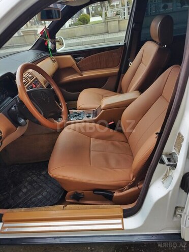 Mercedes E 230 1997, 350,000 km - 2.3 l - Quba