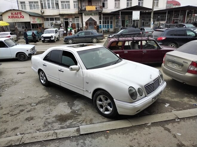 Mercedes E 230 1997, 350,000 km - 2.3 l - Quba