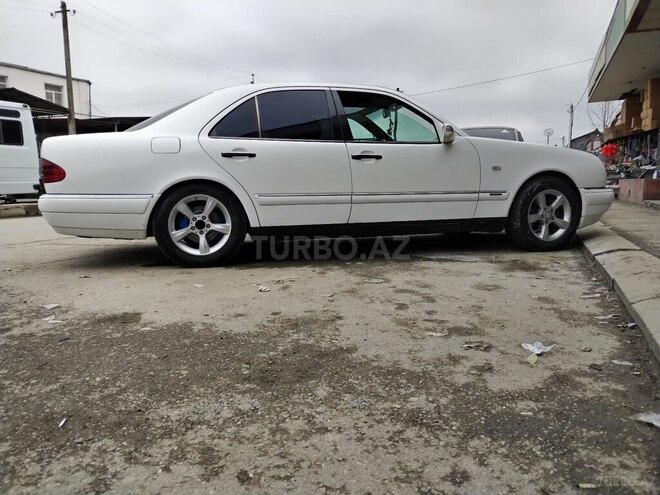Mercedes E 230 1997, 350,000 km - 2.3 l - Quba