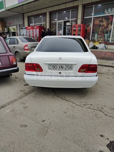 Mercedes E 230 1997, 350,000 km - 2.3 l - Quba