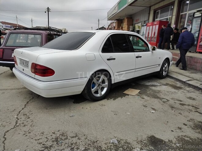 Mercedes E 230 1997, 350,000 km - 2.3 l - Quba