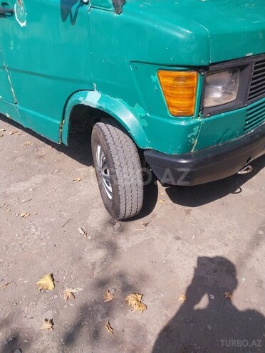 Mercedes 208 D 1993, 200,000 km - 2.5 л - Gəncə