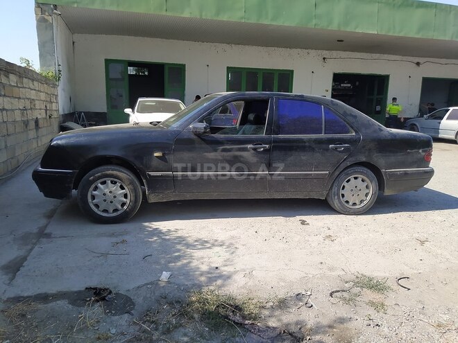 Mercedes E 220 d 1997, 121,100 km - 2.2 l - Ucar