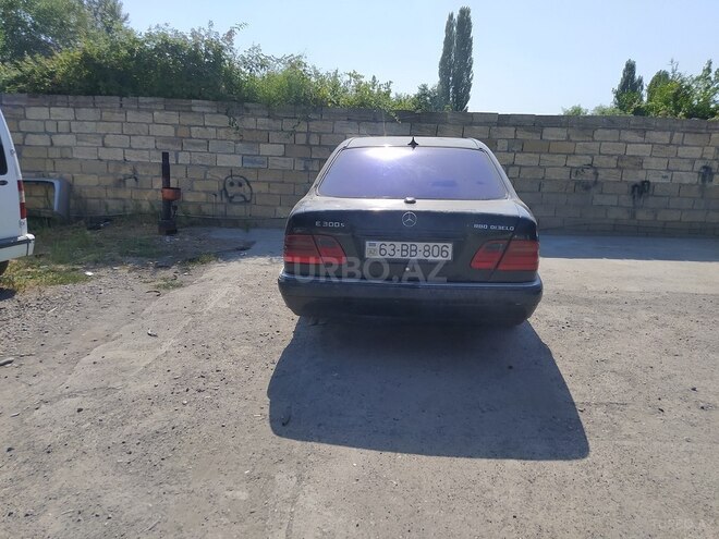 Mercedes E 220 d 1997, 121,100 km - 2.2 l - Ucar