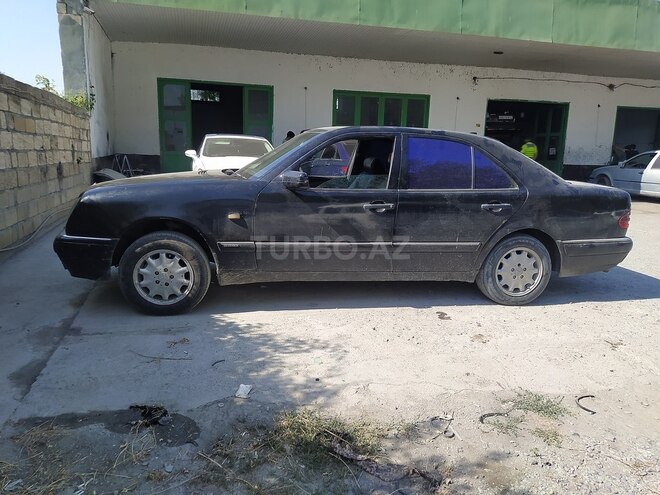 Mercedes E 220 d 1997, 121,100 km - 2.2 l - Ucar