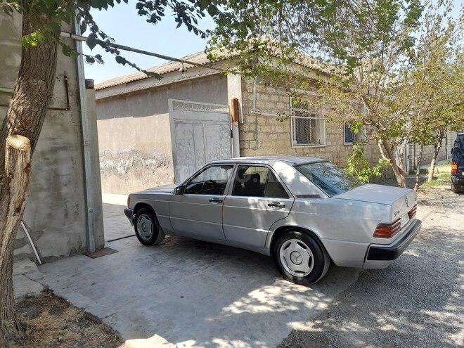 Mercedes 190 1991, 288,719 km - 2.0 л - Yevlax