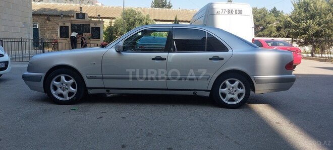 Mercedes E 240 1998, 270,000 km - 2.4 l - Bakı