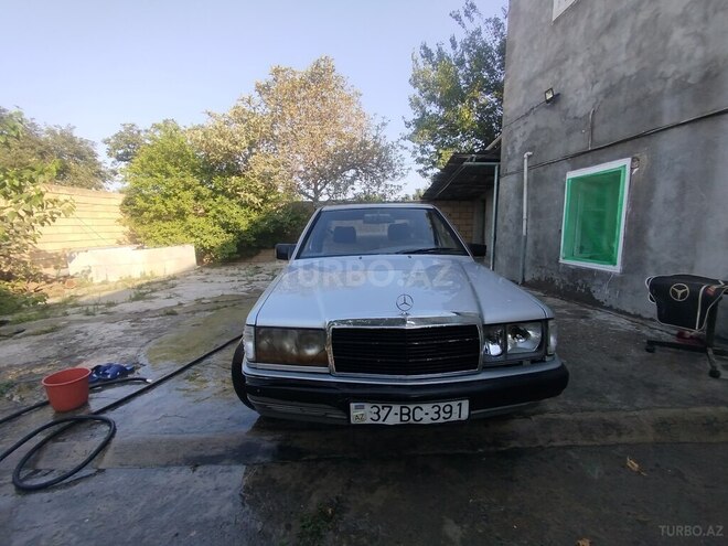 Mercedes 190 1990, 299,990 km - 2.0 l - Yevlax