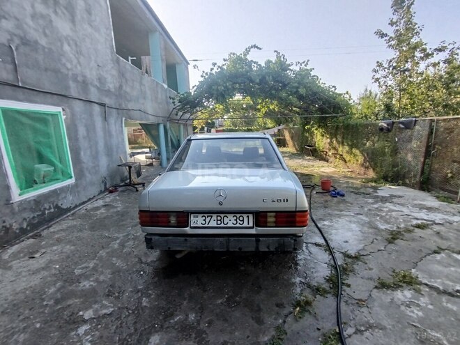 Mercedes 190 1990, 299,990 km - 2.0 l - Yevlax