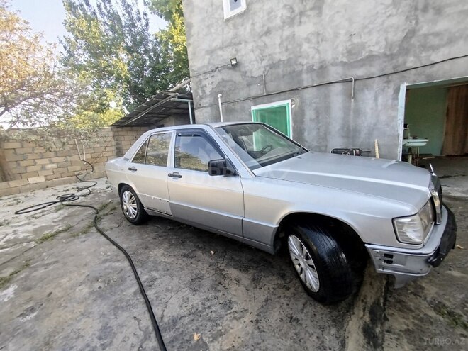 Mercedes 190 1990, 299,990 km - 2.0 l - Yevlax