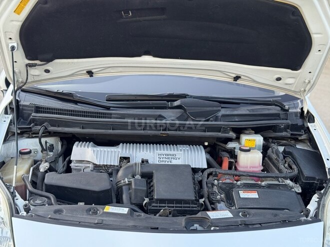 Toyota Prius 2015, 320,000 km - 1.8 л - Gəncə