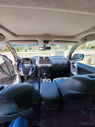Toyota Land Cruiser Prado-8