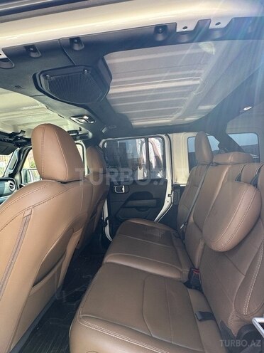 Jeep Wrangler-12