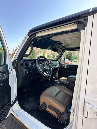 Jeep Wrangler-11