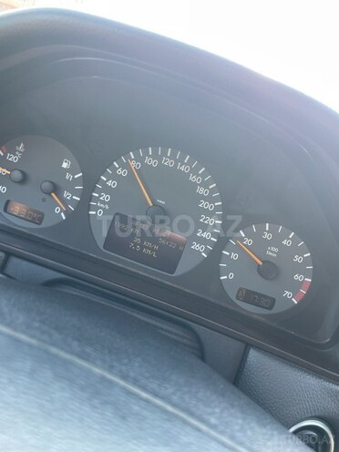 Mercedes E 320 2001, 328,000 km - 3.2 л - Bakı