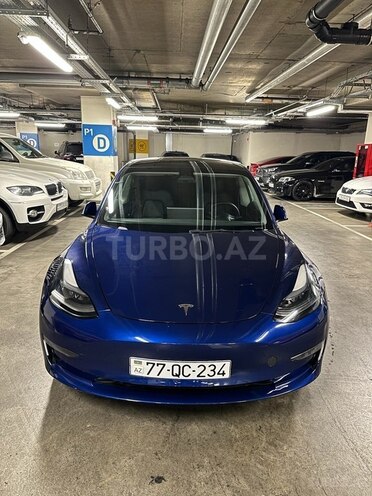Tesla Model 3-1