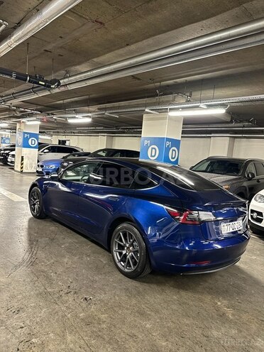 Tesla Model 3-5