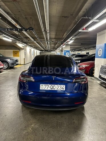 Tesla Model 3-4