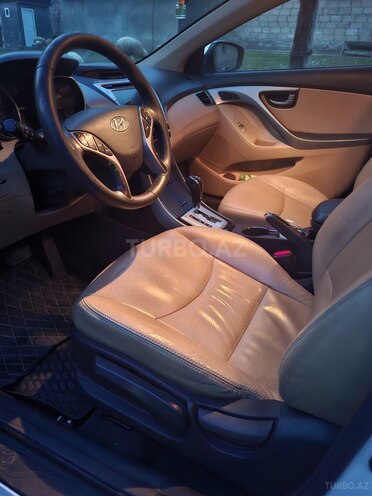 Hyundai Elantra 2012, 223,618 km - 1.8 l - Şəki