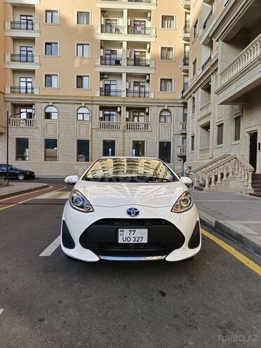 Toyota Aqua-1