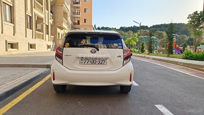 Toyota Aqua-2