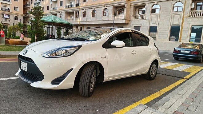 Toyota Aqua-4