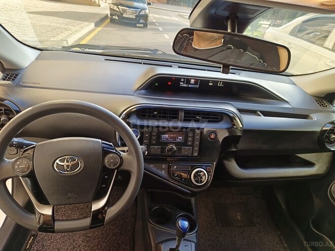 Toyota Aqua-5