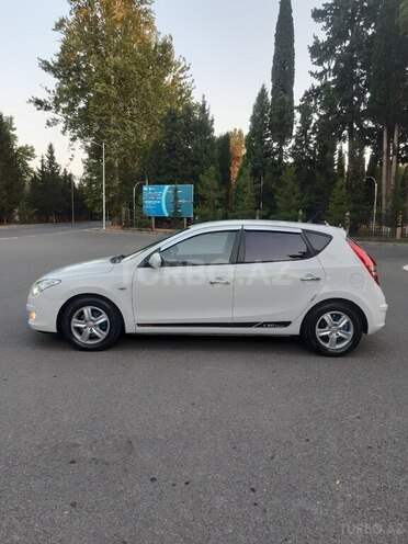Hyundai i30 2011, 271,000 km - 1.6 л - Mingəçevir