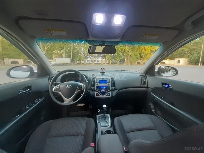 Hyundai i30 2011, 271,000 km - 1.6 л - Mingəçevir