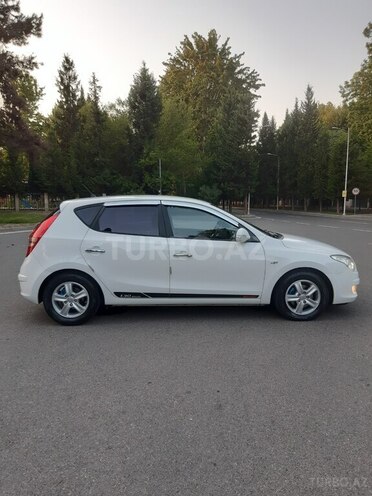 Hyundai i30 2011, 271,000 km - 1.6 л - Mingəçevir