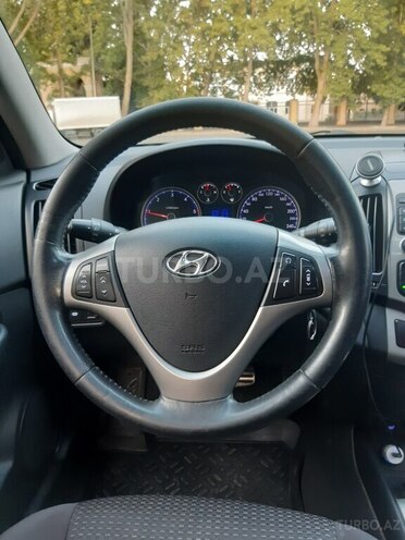 Hyundai i30 2011, 271,000 km - 1.6 л - Mingəçevir