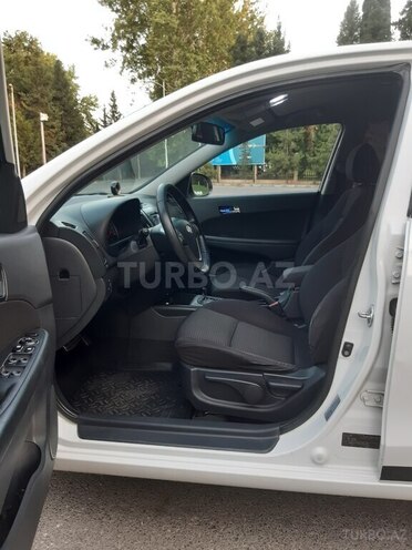 Hyundai i30 2011, 271,000 km - 1.6 л - Mingəçevir