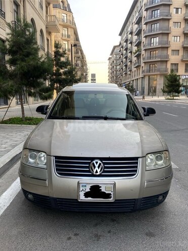 Volkswagen Passat-1