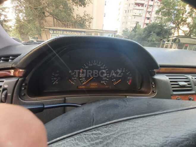 Mercedes E 240 1999, 306,000 km - 2.4 l - Bakı