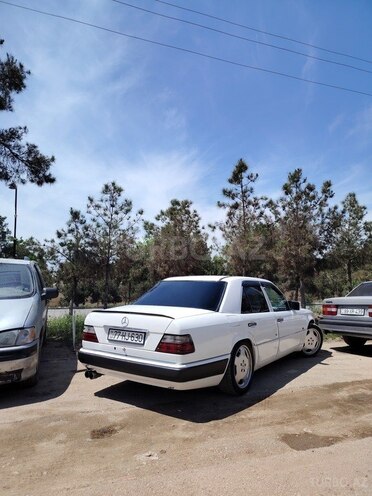 Mercedes E 220 1993, 396,523 km - 2.2 л - Şirvan