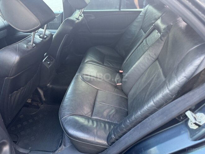 Mercedes E 320-8