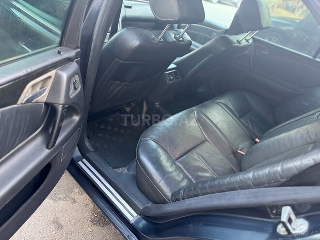 Mercedes E 320-9