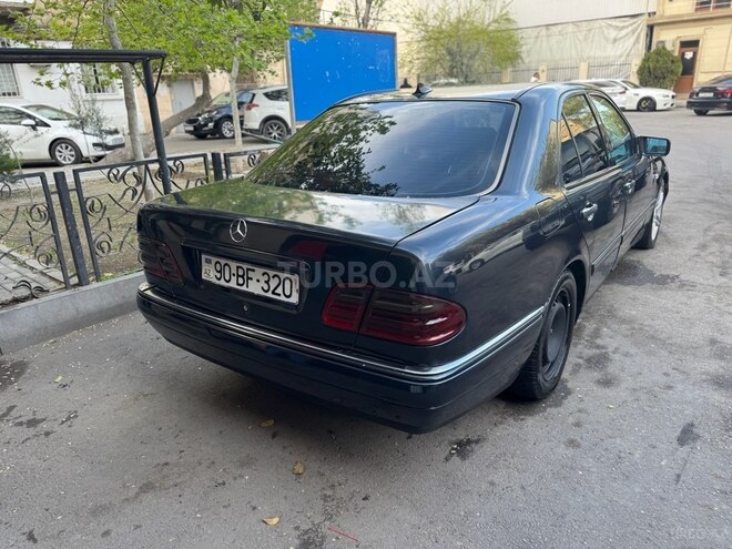 Mercedes E 320-6