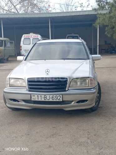 Mercedes C 220 d-6