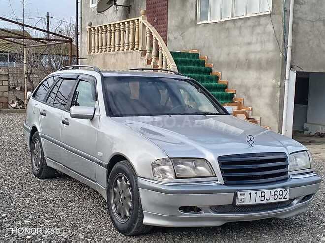 Mercedes C 220 d-2