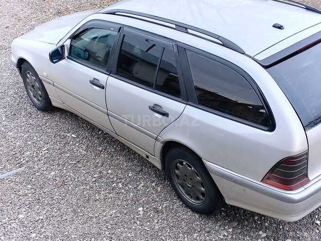 Mercedes C 220 d-3