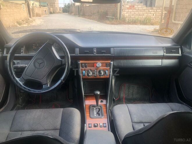 Mercedes E 300-5